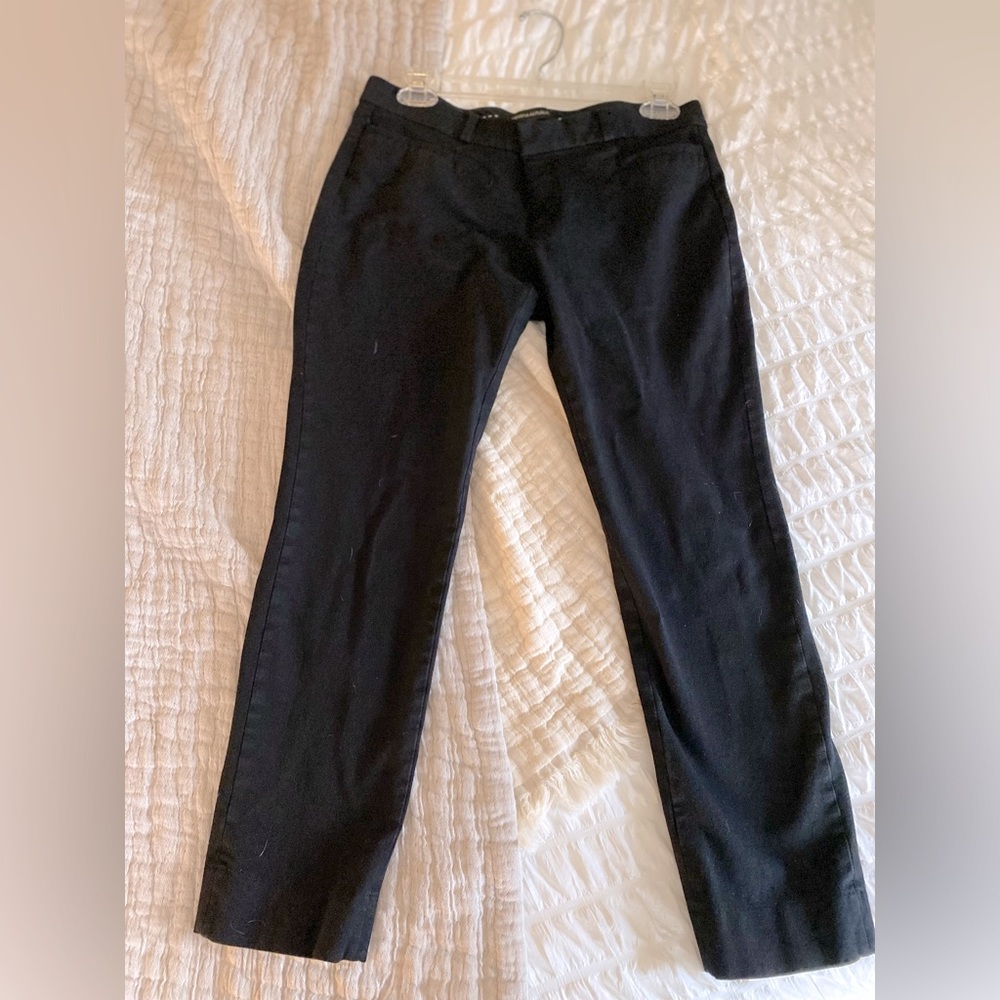 Banana Republic Sloan pant in size 6.